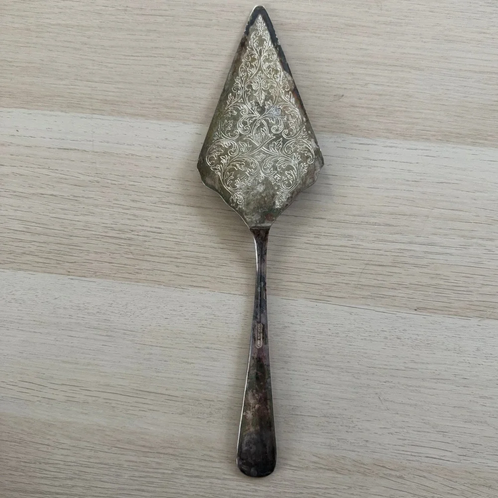 Vintage Silverplated Italy Floral Engraved Pie Cake Server Ornate Rope Handle